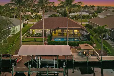 Image de Canal-Front Oasis: Pool, Games, Ev Charger