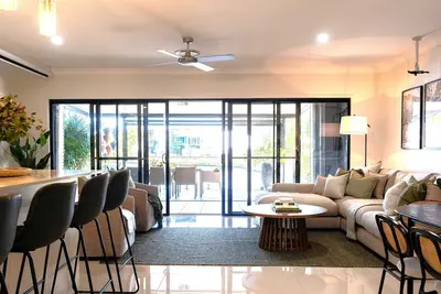 Image de Waterfront Stay at Sunshine Villa