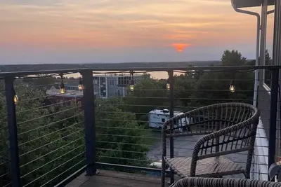 Image de City & Water View - Charming 2-bedrooom Ac, WiFi - walking distance to Old Port