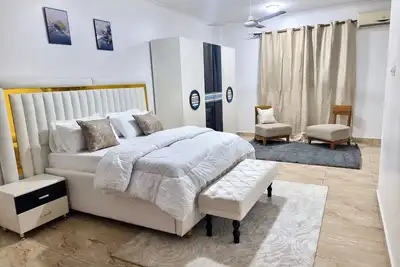 Image de Loisir et découverte\nProfitez de la brise marine sur un hamac confortable.