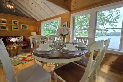 Image de Lakeside Escape: Renovated Lake House + Bunkhouse + Water Toys + Hot Tub