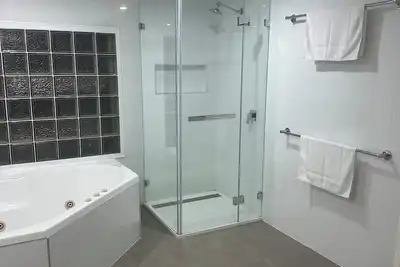 Image de Awesome Central Horsham Home