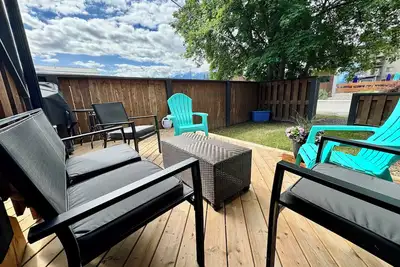 Image de Golden Rockies Basecamp – 2 Br | Downtown