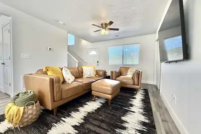 Image de Updated townhouse just minutes from Zion with hot tub