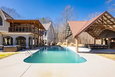 Image de Sleeps 29~Pool~Tiki Bar~Hot Tub~Gym~Dogs Welcome!