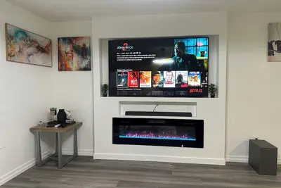 Image de Charming 2-bedroom house with Ac, WiFi near Expo Center & Downtown Edmonton