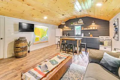 Image de Covered Deck & Hot Tub: Cozy Retreat in Campton!