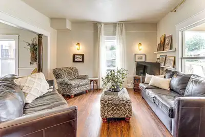 Image de Walk to Downtown: Historic Guthrie Home on Mansur