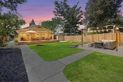 Image de New! Fetch, Dine, & Unwind | Walkable Cottage Steps to North End Favs | Fun Times in Backyard!