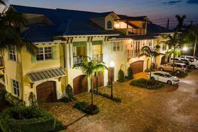 Image de Luxury Townhome |  Pool | Beach & Golf Escape