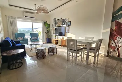 Image de Loft Style Duplex w Forest View - The Open House