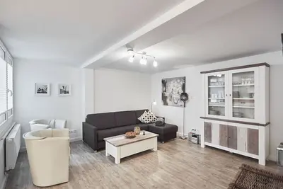 Image de Large and lovingly furnished apartment in the center.