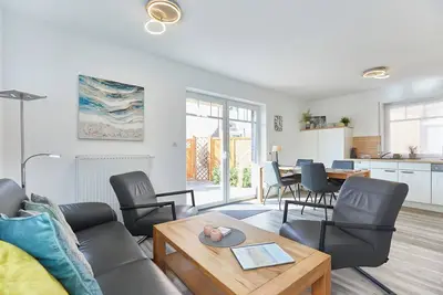 Image de Bright and modern furnished apartment, close to the center.