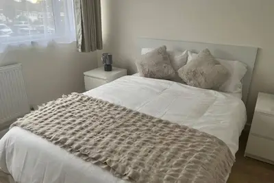 Image de Your perfect Croydon base- Newly renovated, Ultra convenient 2 bedroom house