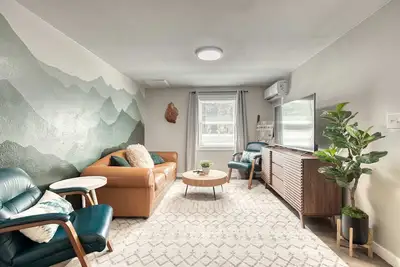 Image de Uptown 2 bedroom flat near Train Depot