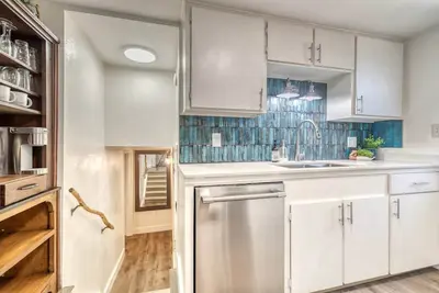 Image de Uptown 2 bedroom flat near Train Depot