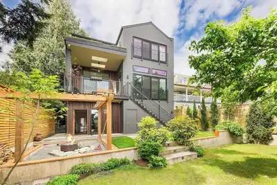 Image de Chic 2020-Built 2br Urban Oasis, Private Backyard