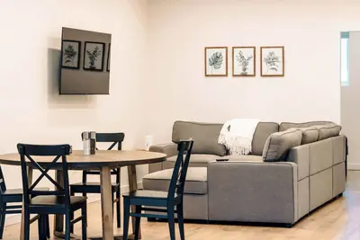 Image de Revy To Go - Unique 2-Bedroom Condo