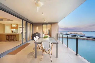 Image de Peaceful Waterfront Harbour Views: Bbq+Restaurants