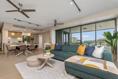 Image de Enchanting Waterfront Lagoon Views + Restaurants