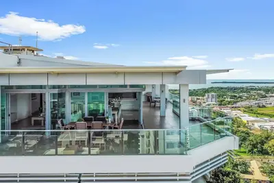 Image de Premier Penthouse, Serene Harbour Views, Bbq, Pool