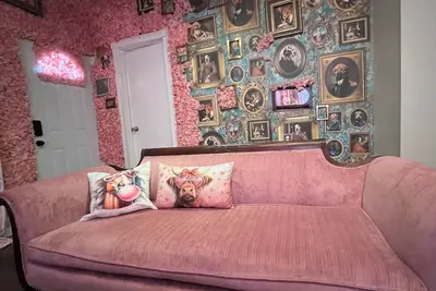 Image de Party/Pet friendly Warehouse in Montrose. 2bedrooms 2 full baths. Fun location.