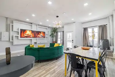 Image de The Color Lounge! Spacious 4-bedroom house with WiFi and Ac in terrific Detroit