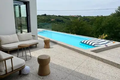 Image de 5-bedroom Vila Solini in the heart of Goriška brda with private pool