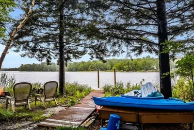 Image de Hot Tub! Lakefront, Firepit, Fireplace, Pet Friendly!