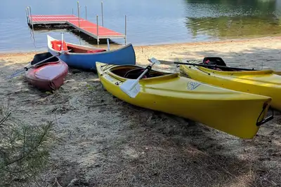 Image de Waterfront 3-bedroom cottage on Brettuns Pond in Livermore, Me.