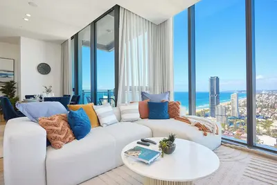 Luxe 3br Penthouse by beach w/ Lap Pool & Parking