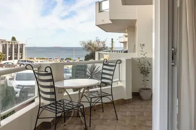 Image de Ric's - stunning, new, beachfront living in Cottesloe with heating, A/C, parking