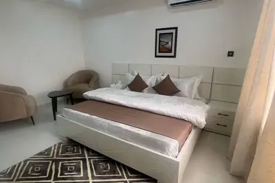 Image de 4-bedroom apartment in charming Abuja with WiFi, Ac. Book now