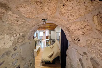 Image de Maison de charme en pierre avec terrasse & barbecue, à proximité de valence