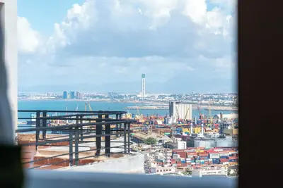 Image de Vues croisées : ville _ mer