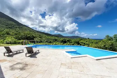 Image de Captains' Quarters-3-bedroom house with WiFi, Ac, full kitchen, pool & apartment