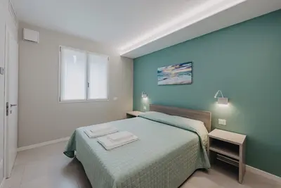 Modern apartment with pool a few steps from Lake Garda