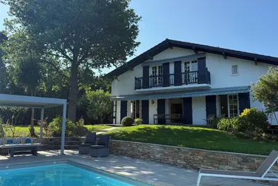 Image de Villa basque avec piscine, près golf & plages