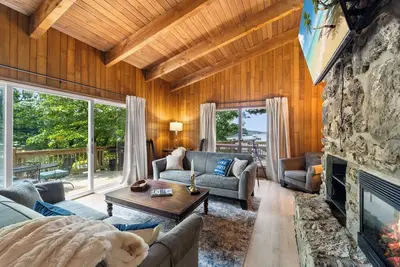 Image de Marina House - Lakeside retreat with boat slip & ramp