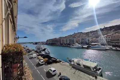 Image de Appartement sur quai face à Canal, Port, St Clair. 5mn à pied du centre ville