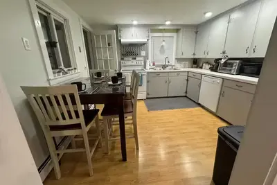 Image de Spacious Renovated Home in Historic Sandwich – Pets Ok