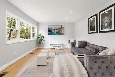 Image de Coastal Modern Retreat | Group Getaway on 2 Acres