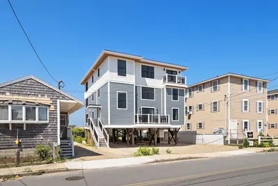 Image de New Beachside Bungalow - 5Bd - Sunset View