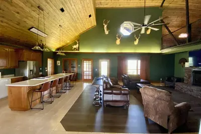 Image de Charming Hilltop Hideaway Lodge in Blossom Tx-4 bedroom- Sleeps up to 13
