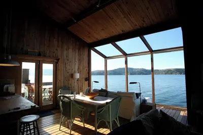 Image de The Poets Loft: 2-bedroom house over Tomales Bay with stunning views in Marshall