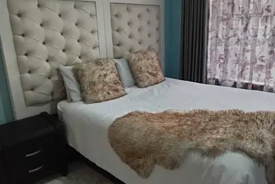Image de Secure, Spacious & Fully Equipped – Your Ideal Townhouse Stay 4