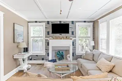 Image de Happy Place: ☀️ Sunny Pet-Friendly 🐶 Cottage Near Beach 🏖️, Downtown & Riverwalk