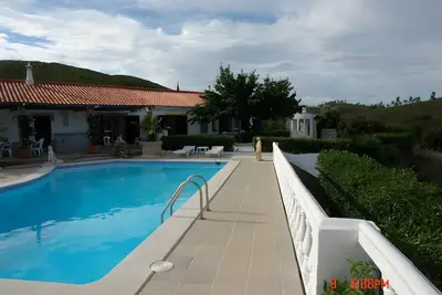 Image de Maison de campagne 'Horta Da Ti'mariana' avec piscine privée