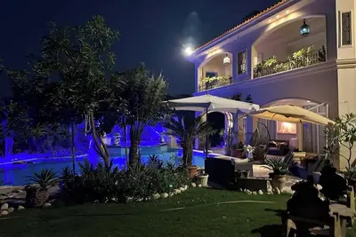 Image de Luxury villa in Cairo with pool - stylish & private. Wlan & near to the pyramids