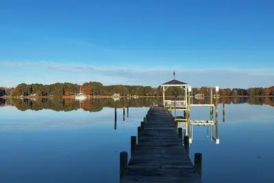 Image de Eastwinds the \"Holiday House\" Spacious 5-bedroom house on the water in Va